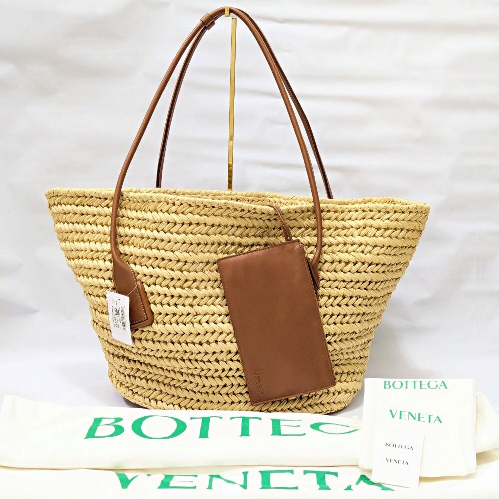 Bottega Veneta Arco Women's Raffia Tote Bag Leather Pouch in Brown (MSRP $3,000) - Picture 6 of 16